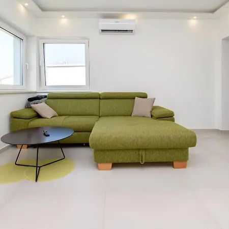 Modern Alisa With A Sea View Apartment Liznjan